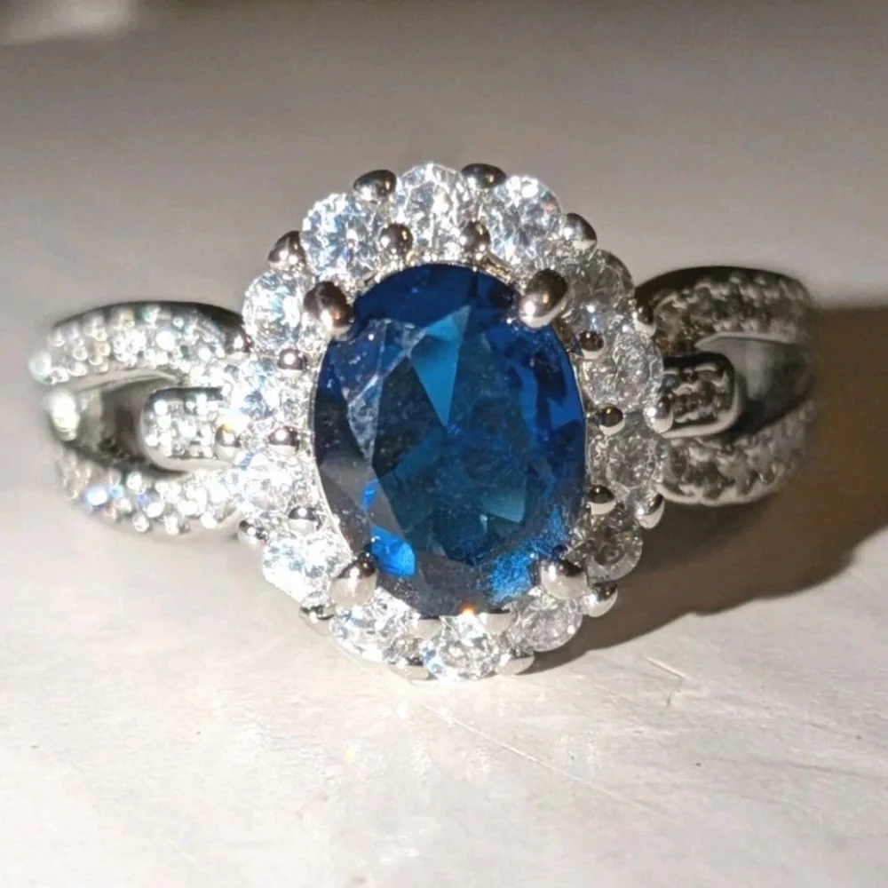 Stunning Ladie's Sapphire Gemstone Zirconia Engagement Ring Sz 7